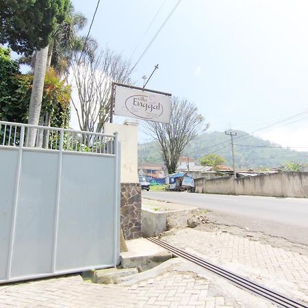 Villa Enggal Lembang Buitenkant foto