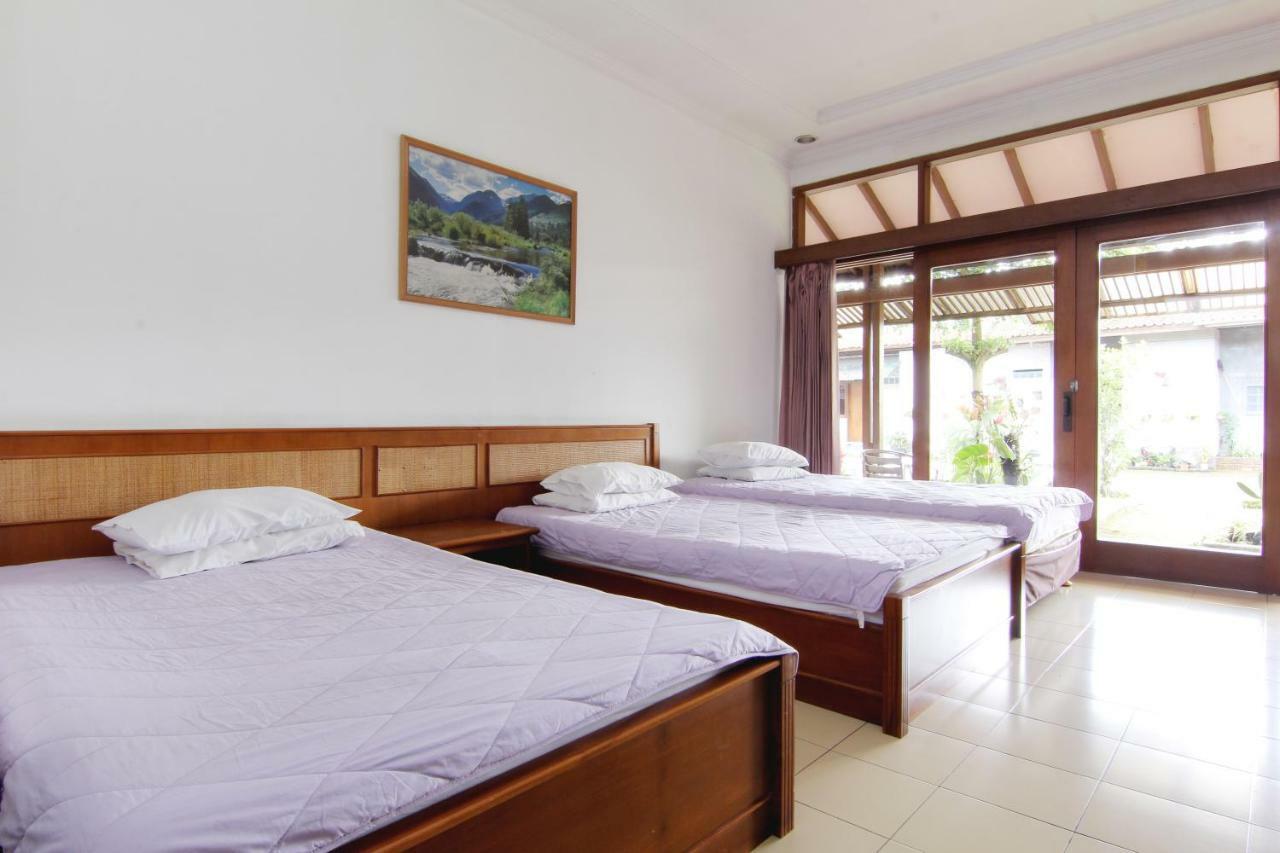 Villa Enggal Lembang Buitenkant foto