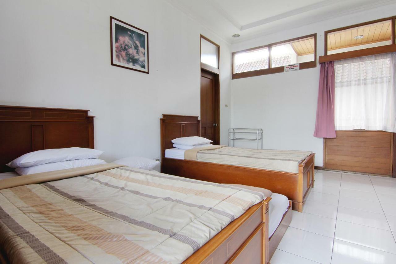 Villa Enggal Lembang Buitenkant foto