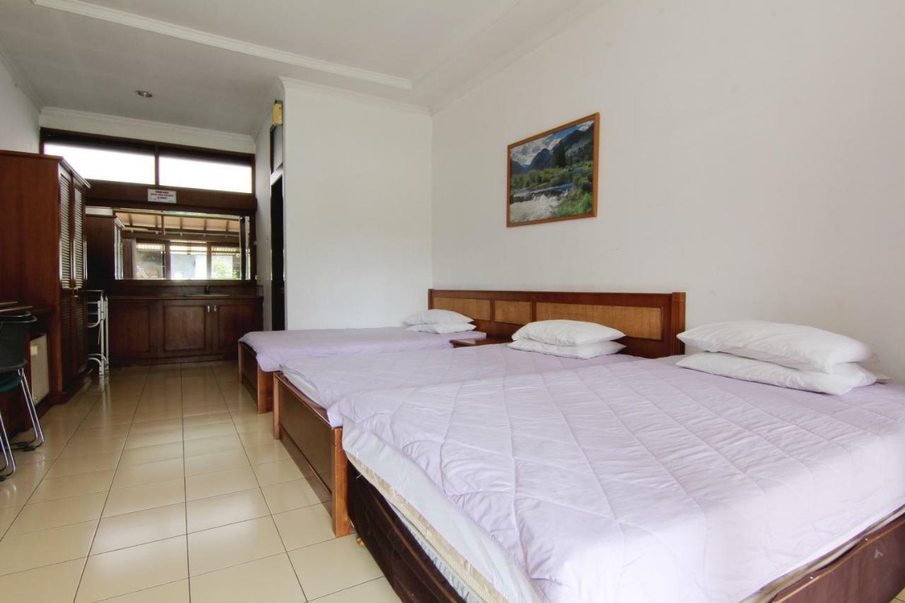 Villa Enggal Lembang Buitenkant foto