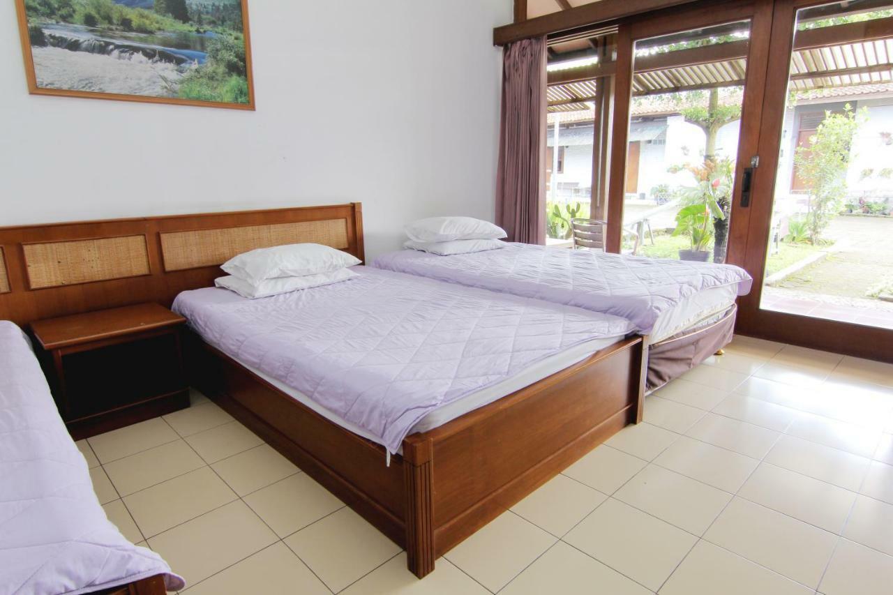 Villa Enggal Lembang Buitenkant foto