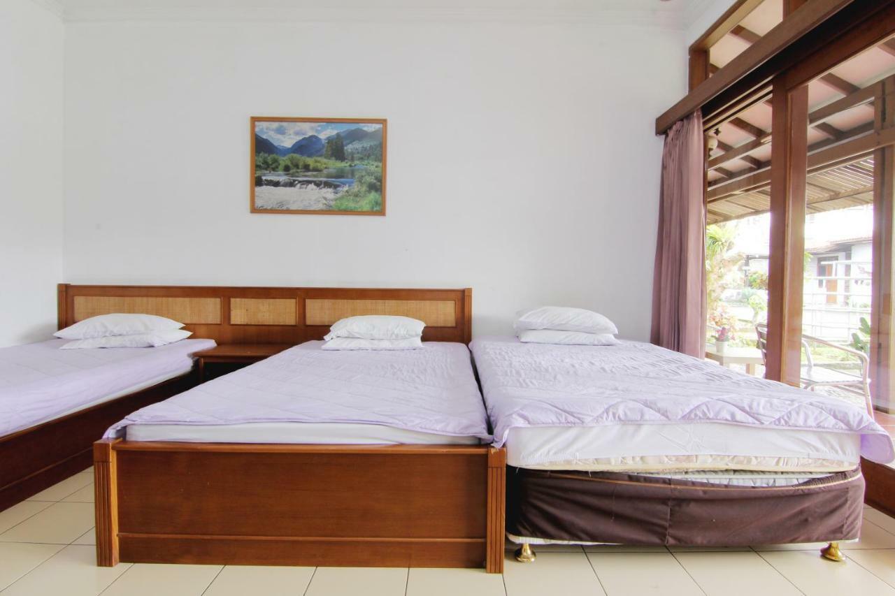 Villa Enggal Lembang Buitenkant foto
