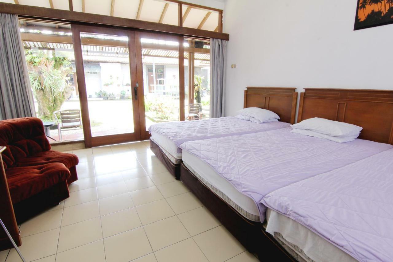 Villa Enggal Lembang Buitenkant foto