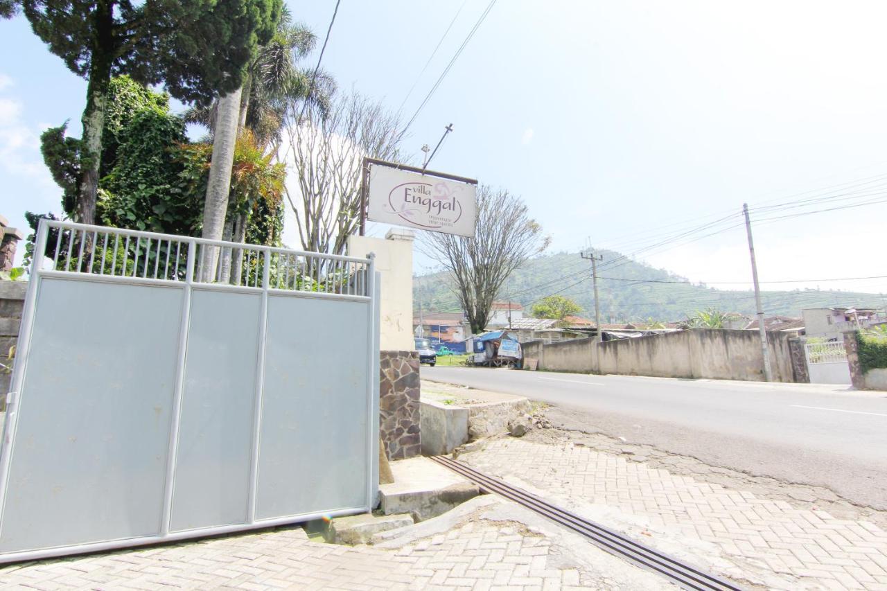 Villa Enggal Lembang Buitenkant foto