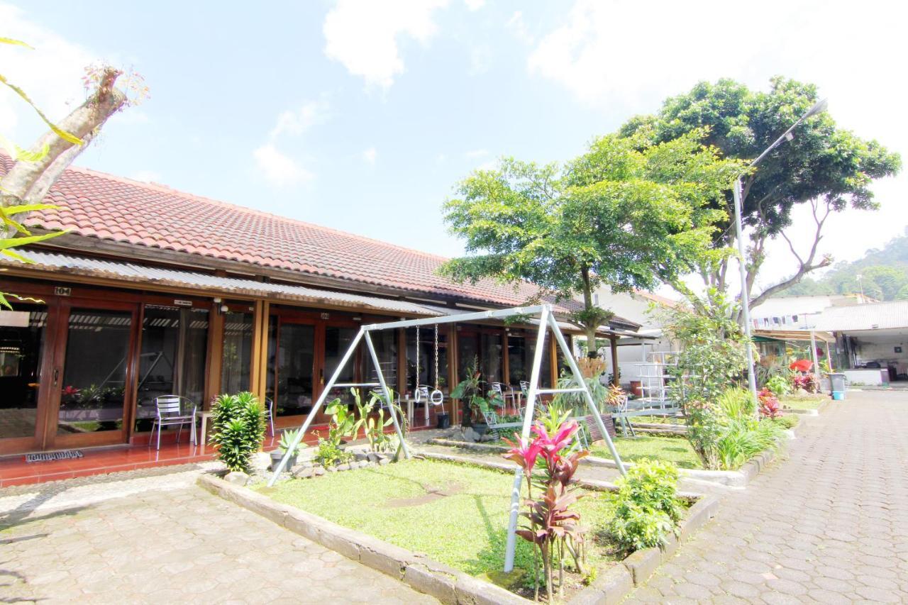 Villa Enggal Lembang Buitenkant foto